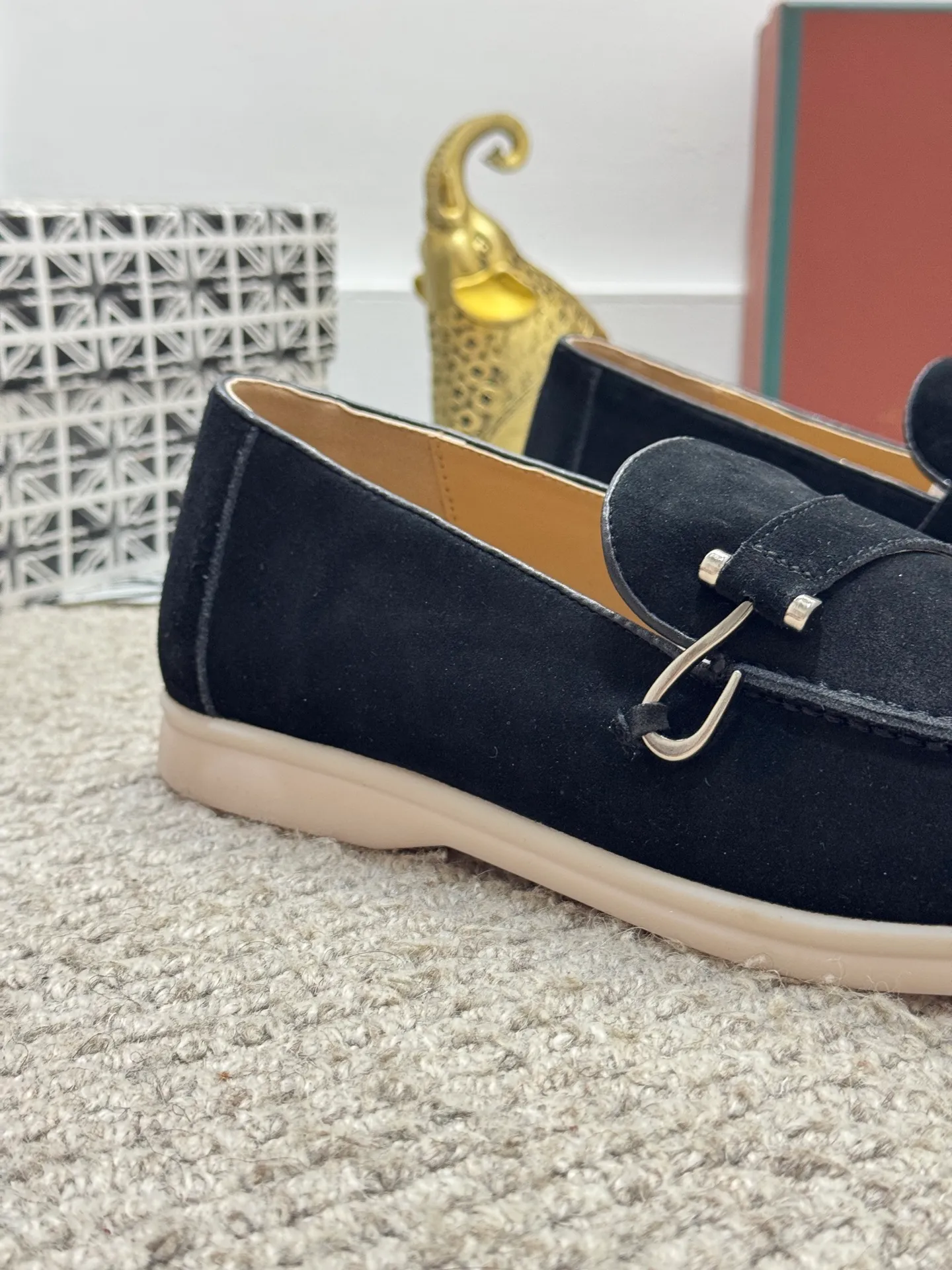 Men's men's shoes 💰380 [New model] 🍓🍓Loro Piana - LP couple model. The new moccasins are made of water-repellent treated suede uppers with rubber soles, a classic. The complex craftsmanship and meticulous structure make the shoes light and soft, allowing you to walk comfortably and freely. Perfect for wearing at the beach or out in the water during the summer. Size: 35-44 (45 customized MH)